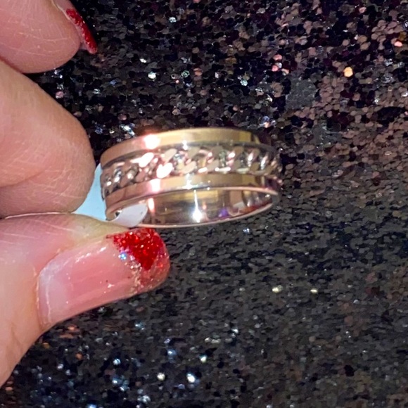 Other - 🎄2/$15🎁3/$20 Stainless Steel Unisex Ring w/chain link 9.5